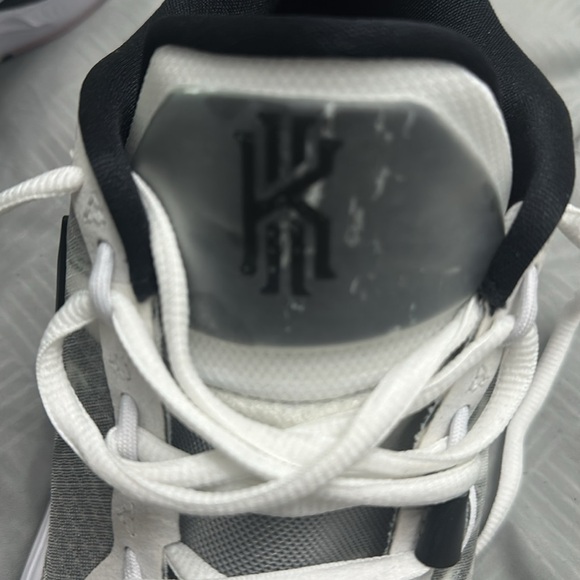 Nike Kyrie 8 main image 4